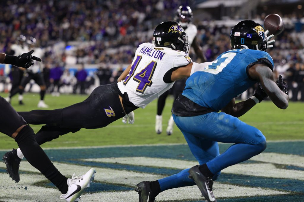 Baltimore Ravens safety im football Kyle Hamilton (14) pressures as Jacksonville Jaguars wide receiver Calvin Ridley (0) catches the ball but is ruled an incomplete pass during the fourth quarter of a regular season NFL, American Football Herren, USA football matchup Sunday, Dec. 17, 2023 at EverBank Stadium in Jacksonville, Fla. The Baltimore Ravens defeated the Jacksonville Jaguars 23-7. Corey Perrine Florida Times-Union , EDITORIAL USE ONLY Copyright: xCoreyxPerrine FloridaxTimes-Uniox USATSI_22129535