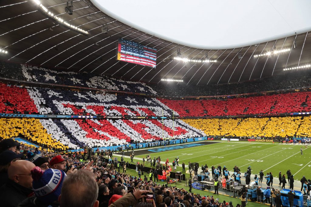 NFL Deutschland Choreographie zu Spielbeginn, Fans, Deutsche und Amerikanische Fahne, Choreo , New York Giants vs. Carolina Panthers, , NFL, American Football Herren, USA German Games 2024 München, 2024 NFL Munich Game, NFL German Games 2024 Munich, American Football, 10.11.2024, Week 10, -