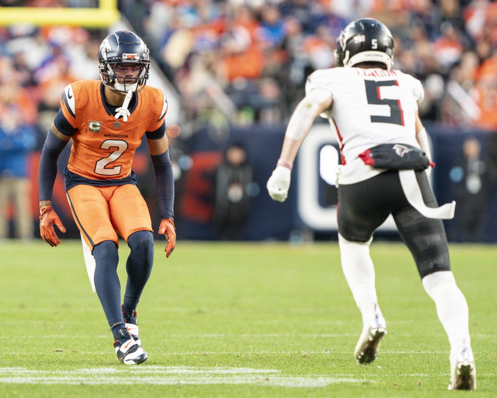 NFL, American Football Herren, USA Football 2024: Atlanta Falcons vs Denver Broncos Nov 17 November 17, 2024: Denver Broncos cornerback Pat Surtain II 2 defends Atlanta Falcons wide receiver Drake London 5 in the second half of the football game between the Denver Broncos and Atlanta Falcons. Derek Regensburger/CSM. Credit Image: Â Derek Regensburger/Cal Media EDITORIAL USE ONLY Copyright: xx ZUMA-20241117_zma_c04_220.jpg DerekxRegensburgerx csmphotothree321971