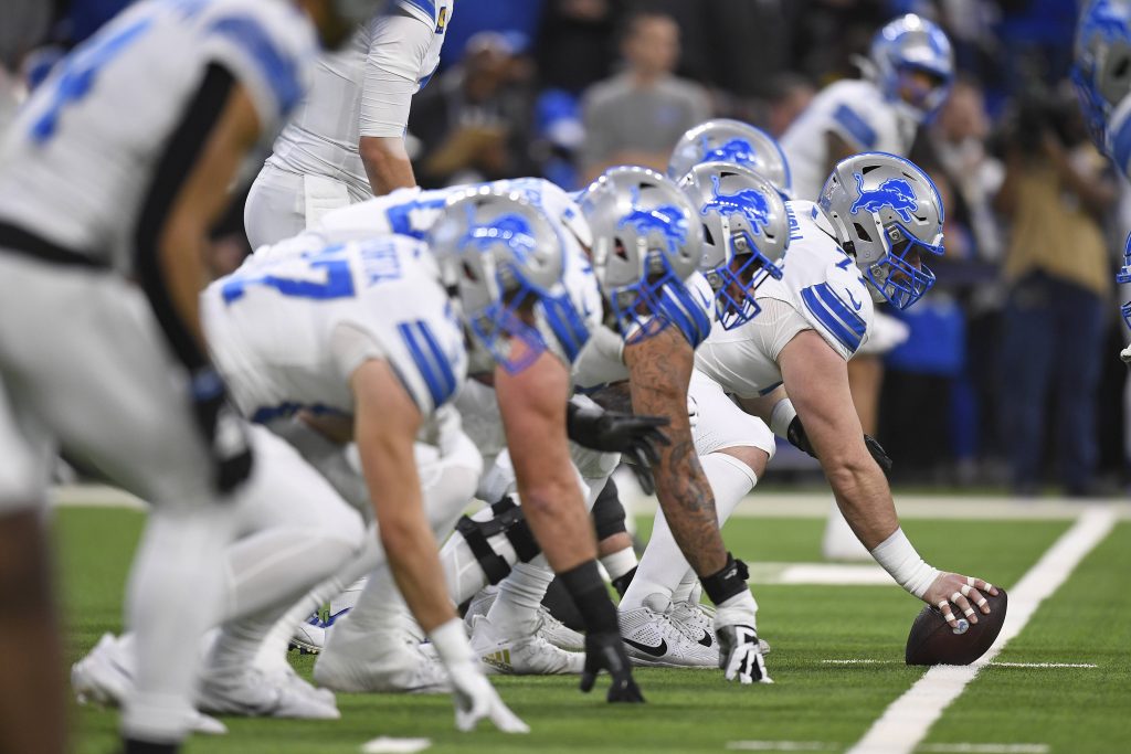 INDIANAPOLIS, IN - NOVEMBER 24: Detroit Lions Center Frank Ragnow 77 lines up over the ball as the offensive line warms up for the NFL, American Football Herren, USA football game between the Detroit Lions and the Indianapolis Colts on November 24, 2024, at Lucas Oil Stadium in Indianapolis, Indiana. Photo by Michael Allio/Icon Sportswire NFL: NOV 24 Lions at Colts EDITORIAL USE ONLY Icon116241124056