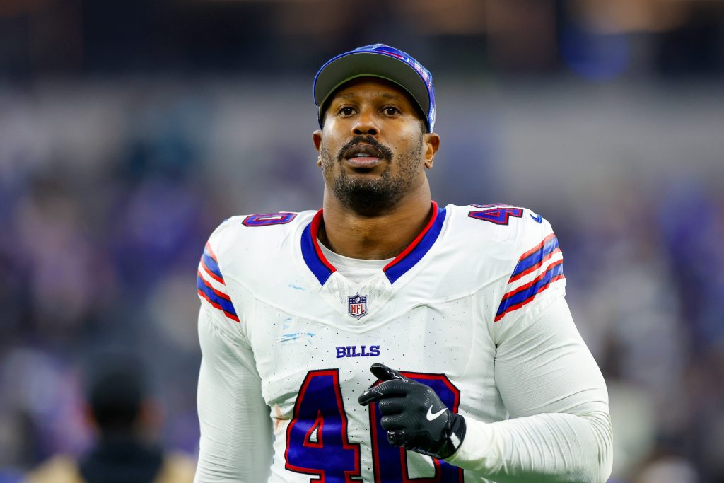 Free Agents Buffalo Bills linebacker Von Miller (40) walks off of the field after an NFL, American Football Herren, USA game between the Buffalo Bills and Los Angeles Rams on December 8, 2024, at SoFi Stadium in Inglewood, CA. (Photo by Jordon Kelly Icon Sportswire) NFL: DEC 08 Bills at Rams EDITORIAL USE ONLY Icon2412083355