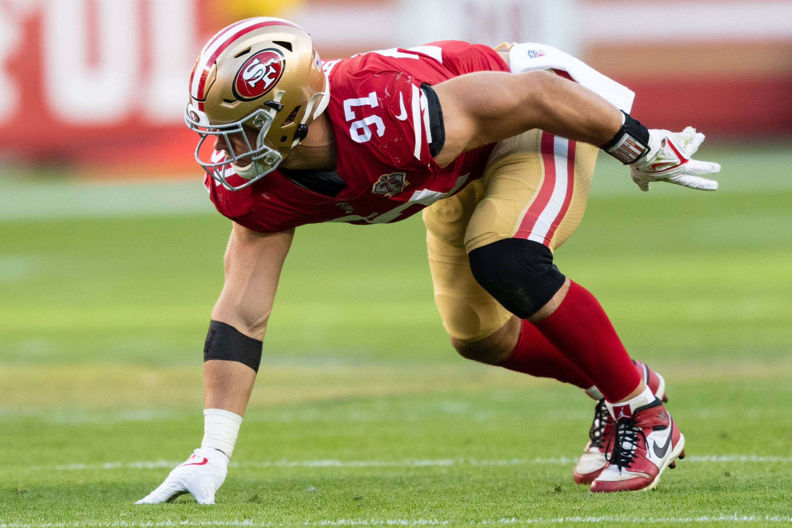 NFL, American Football Herren, USA 2021: Cardinals vs 49ers Nov 07 November 07, 2021: San Francisco 49ers defensive end EDGE Rusher Nick Bosa 97 gets ready to rush the edge, during a NFL football game between the Arizona Cardinals and the San Francisco 49ers at the Levi s Stadium in Santa Clara, California. Valerie Shoaps/CSM Santa Clara CA US EDITORIAL USE ONLY Copyright: xx ZUMA-20211107_zaf_c04_118.jpg ValeriexShoapsx csmphototwo818790