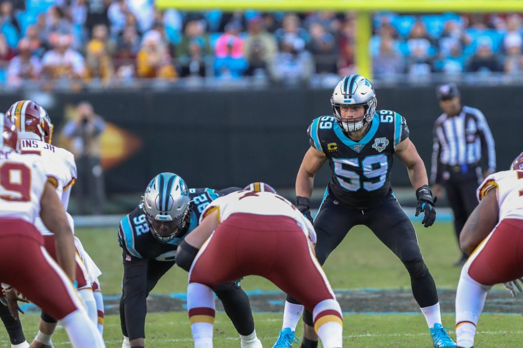 NFL, American Football Herren, USA Washington Redskins at Carolina Panthers Dec 1, 2019 Charlotte, NC, USA Carolina Panthers middle linebacker Luke Kuechly 59 reading the offense during an NFL game against the Washington Redskins at Bank of America Stadium. The Redskins beat the Panthers 29-21. Brian Villanueva/Image of Charlotte North Carolina United States EDITORIAL USE ONLY Copyright: xImagexofxSportx BrianxVillanuevax iosphotos171048