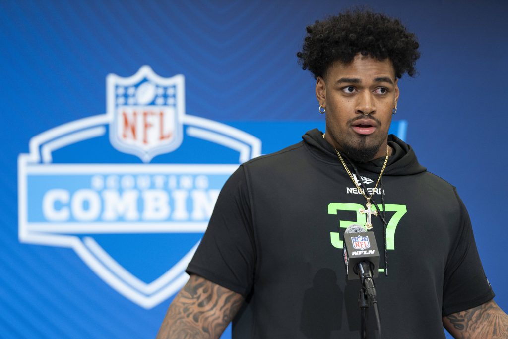NFL, American Football Herren, USA Combine Mar 1, 2025 Indianapolis, IN, USA Ohio State University offensive lineman Josh Simmons OL37 Kansas City Chiefs answers questions at a press conference, PK, Pressekonferenz during the 2025 NFL Combine at Indiana Convention Center. Indianapolis Lucas Oil Stadium IN USA, EDITORIAL USE ONLY PUBLICATIONxINxGERxSUIxAUTxONLY Copyright: xJacobxMusselmanx 20250301_jla_tv4_018