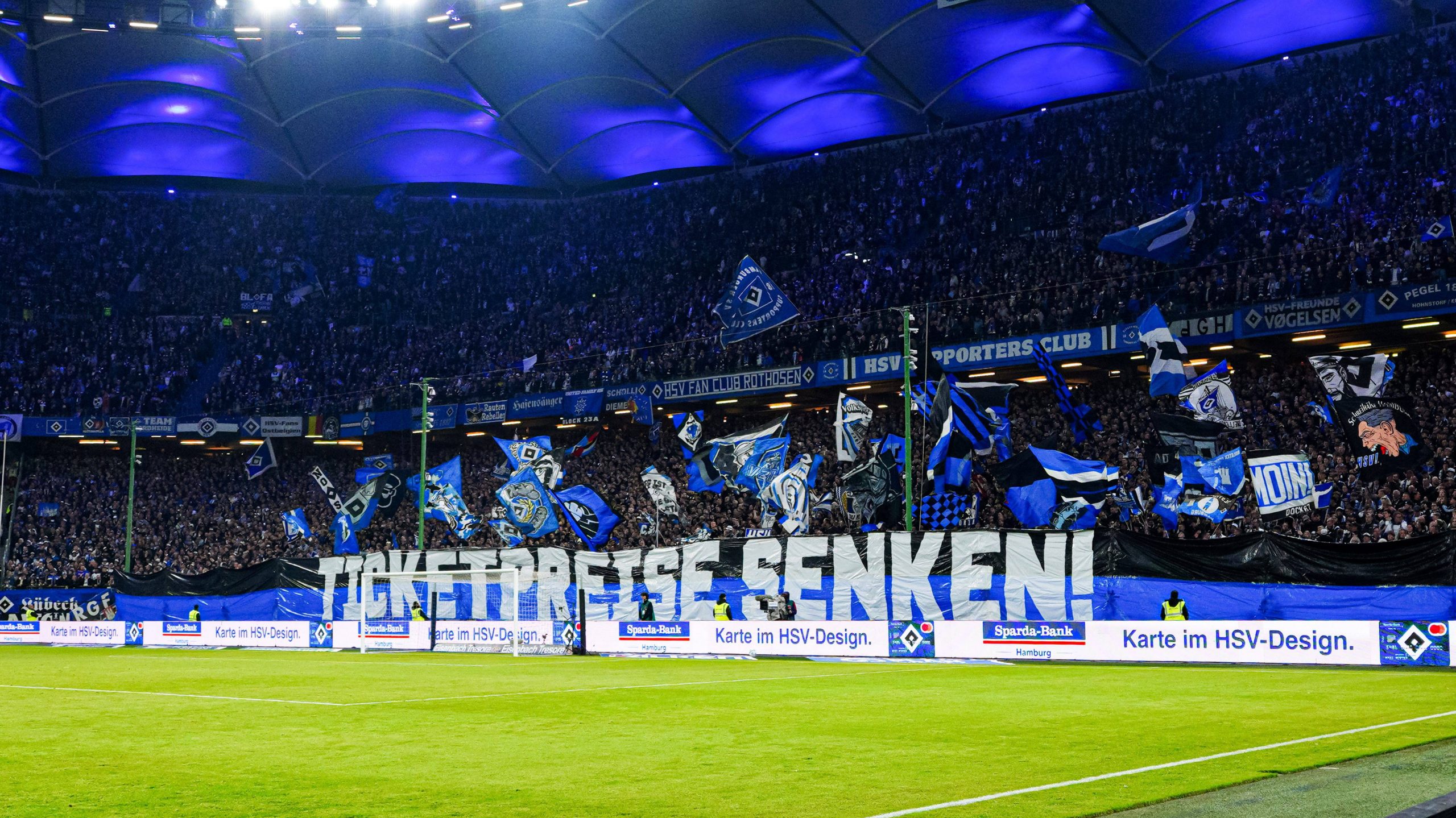 Banner Fans/Ultras Hamburger SV gegen Ticketpreise GER, Hamburger SV vs. Fortuna Duesseldorf, Fussball, 2. Bundesliga, Spieltag 25, Saison 2024/2025, 08.03.2025 DFL REGULATIONS PROHIBIT ANY USE OF PHOTOGRAPHS AS IMAGE SEQUENCES AND/OR QUASI-VIDEO GER, Hamburger SV vs. Fortuna Duesseldorf, Fussball, 2. Bundesliga, Spieltag 25, Saison 2024/2025, 08.03.2025 Hamburg *** Banner Fans Ultras Hamburger SV vs Ticket Prices GER, Hamburger SV vs Fortuna Duesseldorf, Football, 2 Bundesliga, Matchday 25, Season 2024 2025, 08 03 2025 DFL REGULATIONS PROHIBIT ANY USE OF PHOTOGRAPHS AS IMAGE SEQUENCES AND OR QUASI VIDEO GER, Hamburger SV vs Fortuna Duesseldorf, Football, 2 Bundesliga, Matchday 25, Season 2024 2025, 08 03 2025 Hamburg Copyright: xEibner-Pressefoto/MarcelxvonxFehrnx EP_MFN