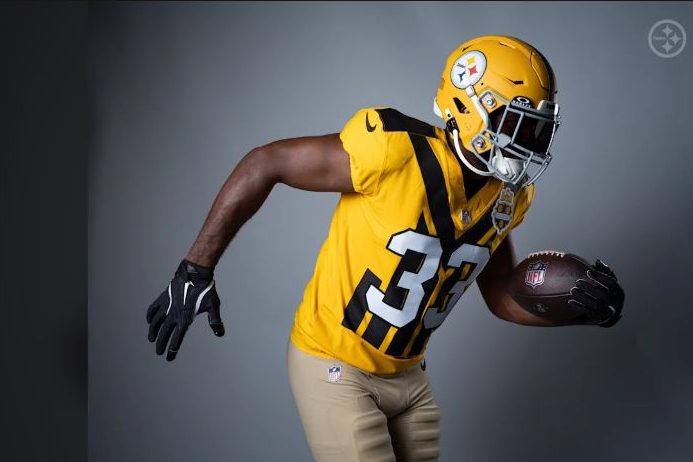 Jack Sawyer #33 OLB in der neuen Steelers 1933 Uniform