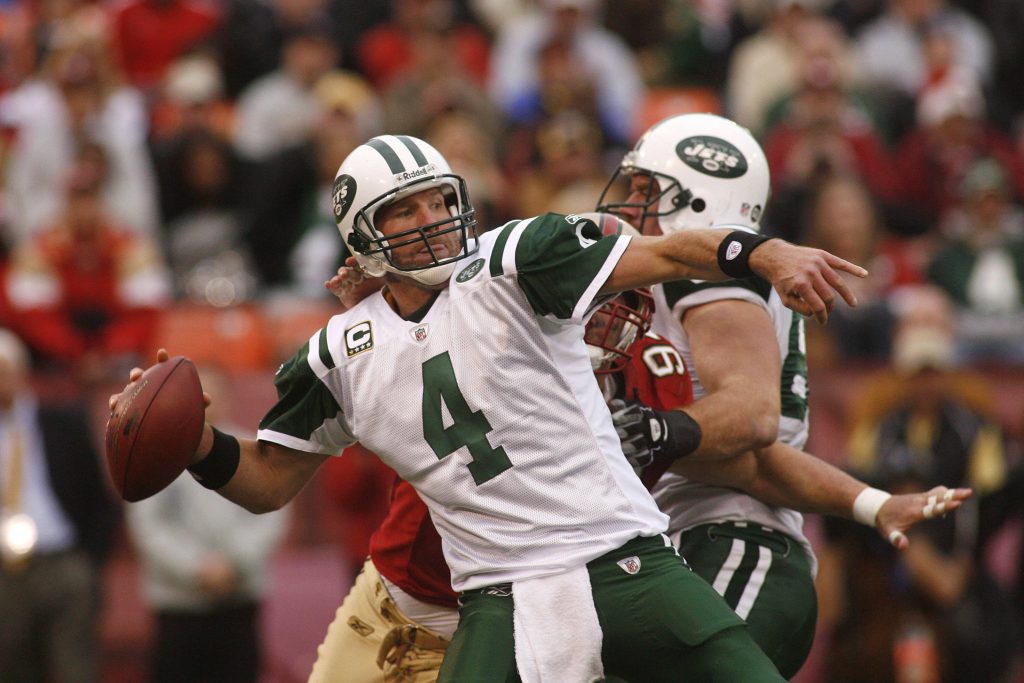 NFL Comeback , American Football Herren, USA New York Jets at San Francisco 49ers Dec. 7, 2008 San Francisco, CA, USA New York Jets quarterback Bret Favre 4 prepares to release a throw against the San Francisco 49ers in the fourth quarter at Candlestick Park in San Francisco, CA. The 49ers defeated the Jets 24-14. San Francisco California United States, EDITORIAL USE ONLY PUBLICATIONxINxGERxSUIxAUTxONLY Copyright: xCaryxEdmondson-USAxTODAYxSportsx 3538251