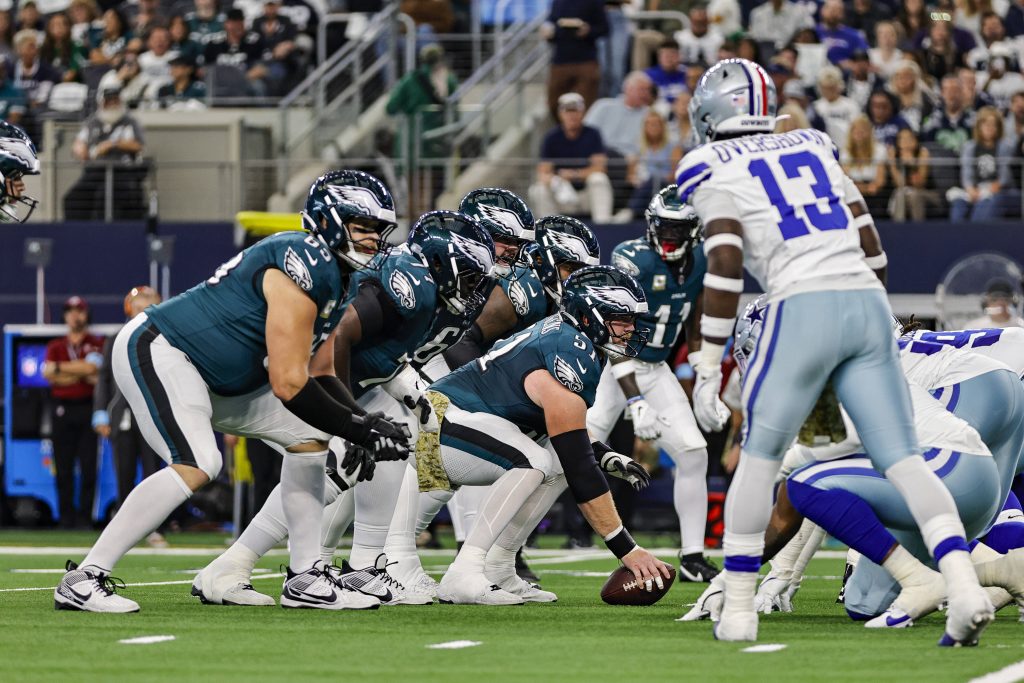 ARLINGTON, TX - NOVEMBER 10: The Philadelphia Eagles offensive line gets ready for the next play during the game between the Dallas Cowboys and the Philadelphia Eagles on November 10, 2024 at AT&T Stadium in Arlington, Texas. Photo by Matthew Pearce/Icon Sportswire NFL, American Football Herren, USA NOV 10 Eagles at Cowboys EDITORIAL USE ONLY Icon16924111013188