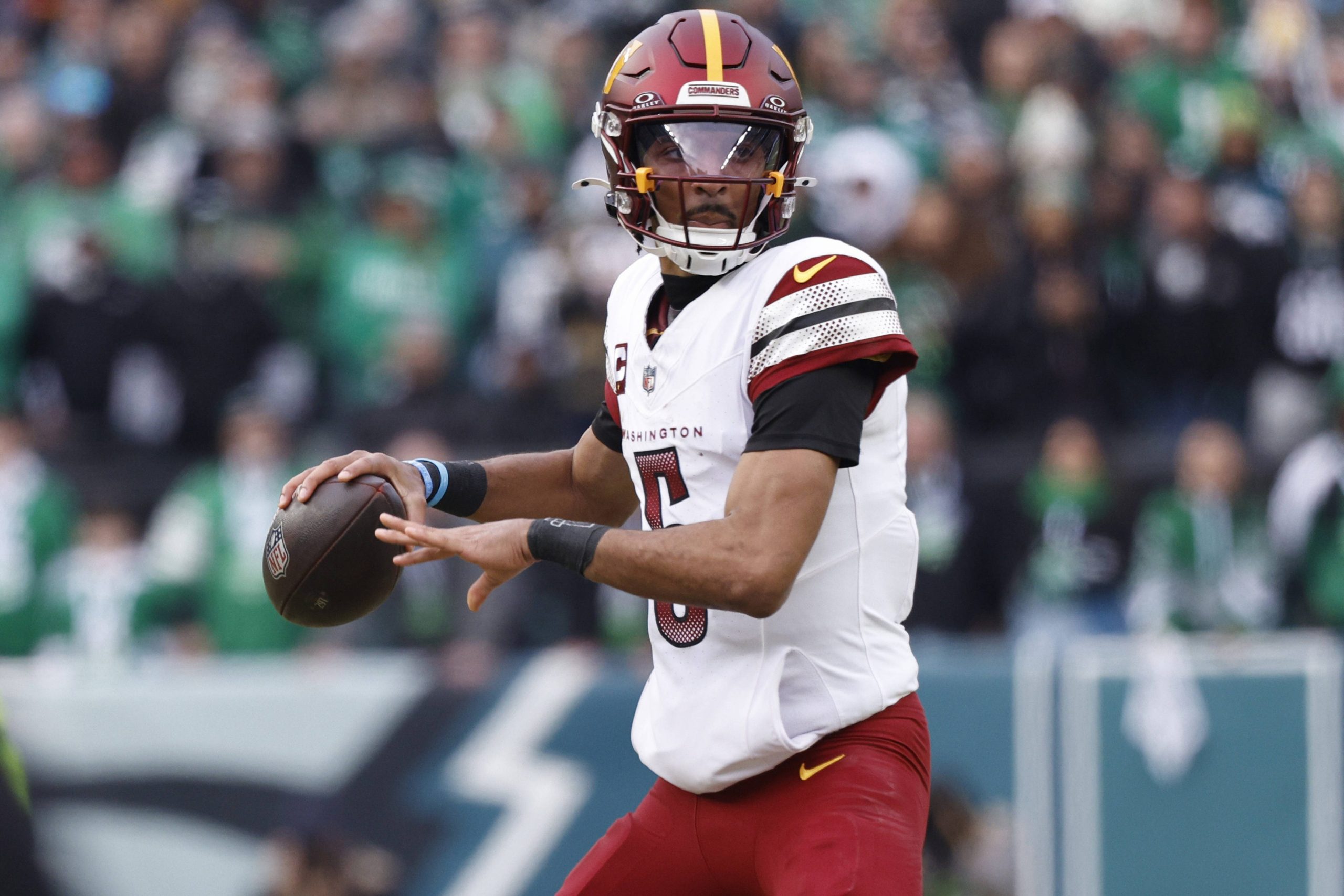Washington Commanders quarterback Jayden Daniels 5 drops back to pass against the Philadelphia Eagles in the first quarter of the NFC Championship game at Lincoln Financial Field in Philadelphia, on Sunday, January 26, 2025. PUBLICATIONxINxGERxSUIxAUTxHUNxONLY PHI202501126751 LAURENCExKESTERSON