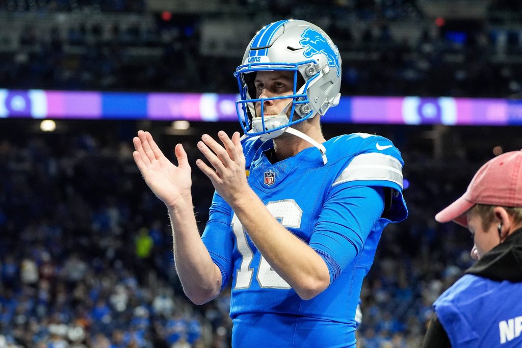 Syndication: Detroit Free Press Detroit Lions quarterback Jared Goff 16 applauds for teammates art warm up before the NFC divisional round between Detroit Lions and Washington Commanders at Ford Field in Detroit on Saturday, Jan. 18, 2025. Detroit , EDITORIAL USE ONLY PUBLICATIONxINxGERxSUIxAUTxONLY Copyright: xJunfuxHanx USATSI_25221910