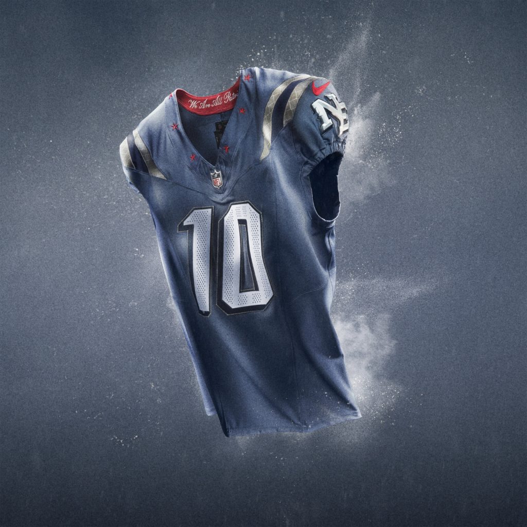 New England Patriots: Die Rivalries-Uniform der Patriots enthält Anspielungen auf Fans aus allen sechs Bundesstaaten Neuenglands: Maine, Vermont, New Hampshire, Massachusetts, Rhode Island und Connecticut.