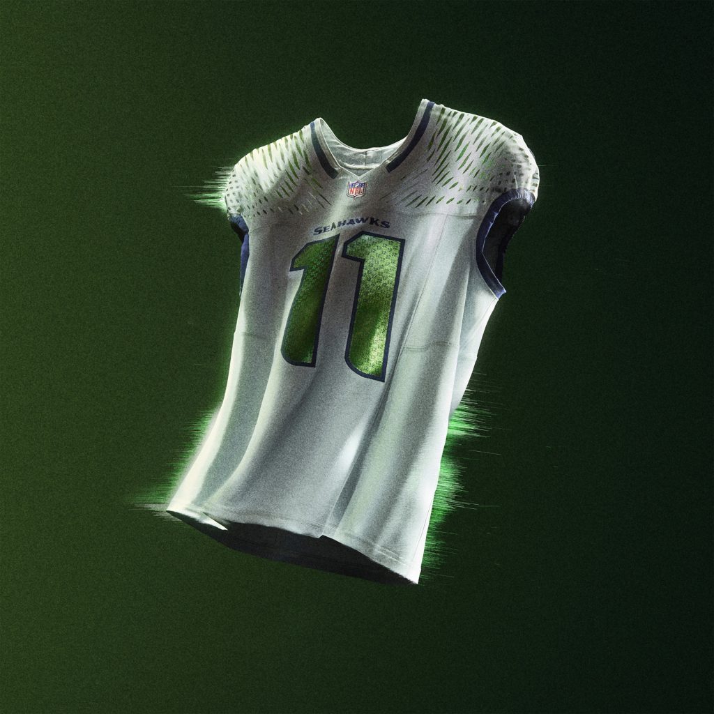 Seattle Seahawks: Als Hommage an die lautstarken Fans, die 12s, fängt die Rivalries-Uniform der Seahawks visuell die epischen Geräusche von Seattle ein.