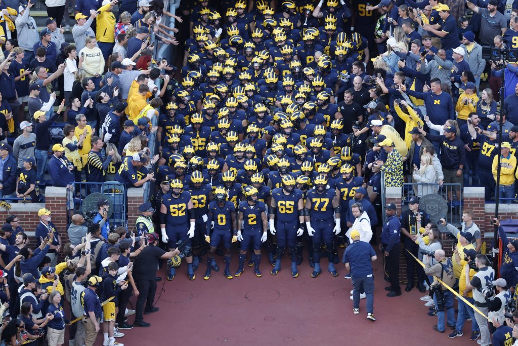 Sport Bilder des Tages NCAA, College League, USA Football: Bowling Green at Michigan Sep 16, 2023 Ann Arbor, Michigan, USA Michigan Wolverines prepare to take the field before a game against the Bowling Green Falcons at Michigan Stadium. Ann Arbor Michigan Stadium Michigan USA, EDITORIAL USE ONLY PUBLICATIONxINxGERxSUIxAUTxONLY Copyright: xRickxOsentoskix 20230916_gma_aa1_0431