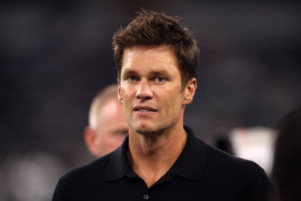 Tom Brady läuft beim Fanatics Flag Football Classic in Saudi-Arabien aufs Feld – das Comeback des siebenfachen Super-Bowl-Champions sorgt für weltweites Aufsehen.