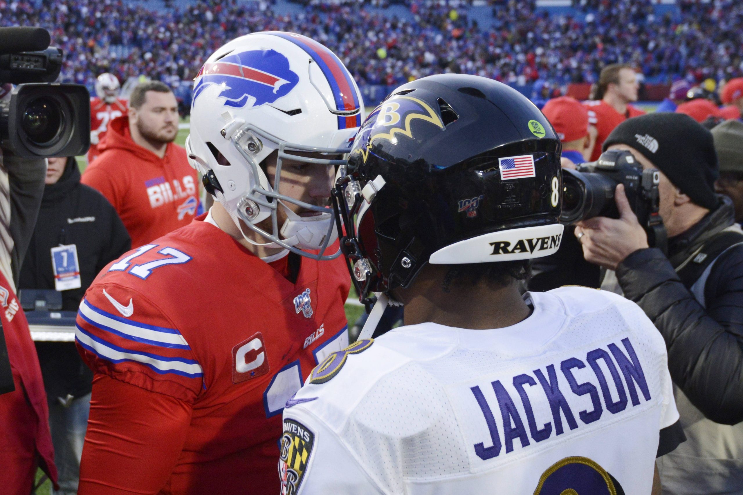 Lamar Jackson vs. Josh Allen – gleich zum NFL Kickoff 2025 kommt es in Week 1 zum absoluten Top-Duell der letzten MVPs.