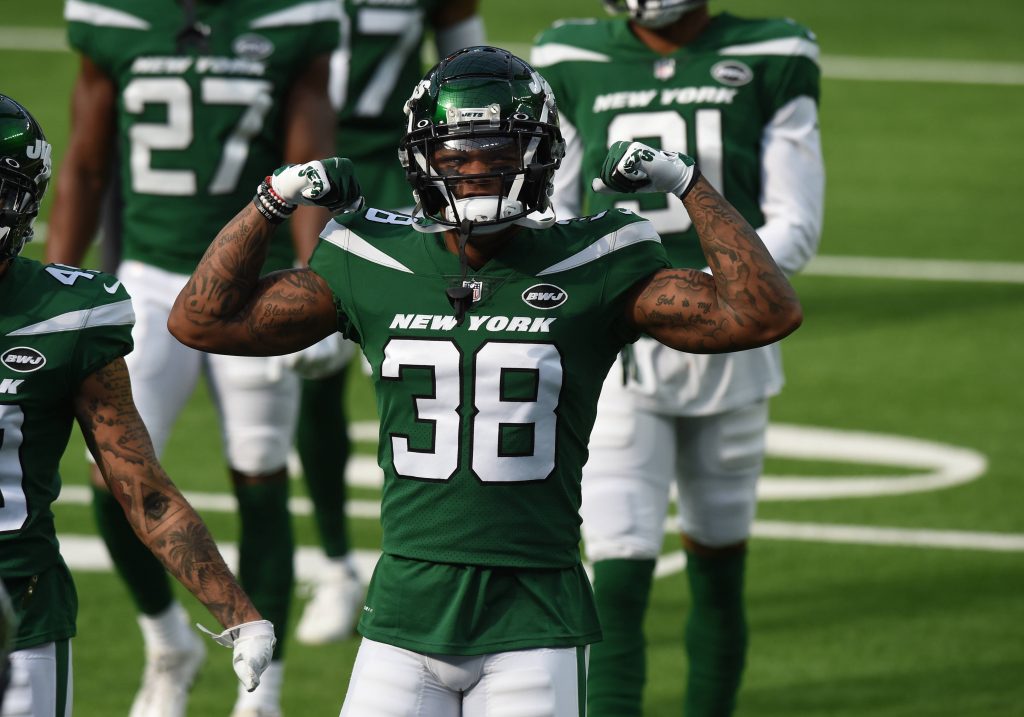 Lamar Jackson #38 (New York Jets) lässt die Muskeln spielen - supplements