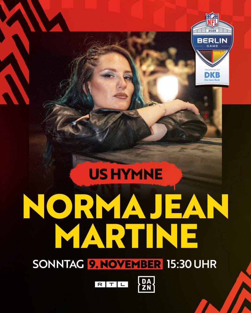 Sängerin Norma Jean Martine performt beim NFL Berlin Game 2025 die US-amerikanische Nationalhymne – ein emotionaler Moment im Stadion.