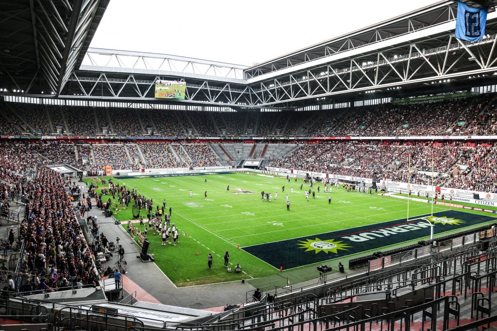 Die MERKUR SPIEL-ARENA in Nordrhein-Westfalen, Deutschland, beim Spiel von Rhein Fire Düsseldorf. Wird hier 2026 das NFL Deutschland-Spiel stattfinden?
