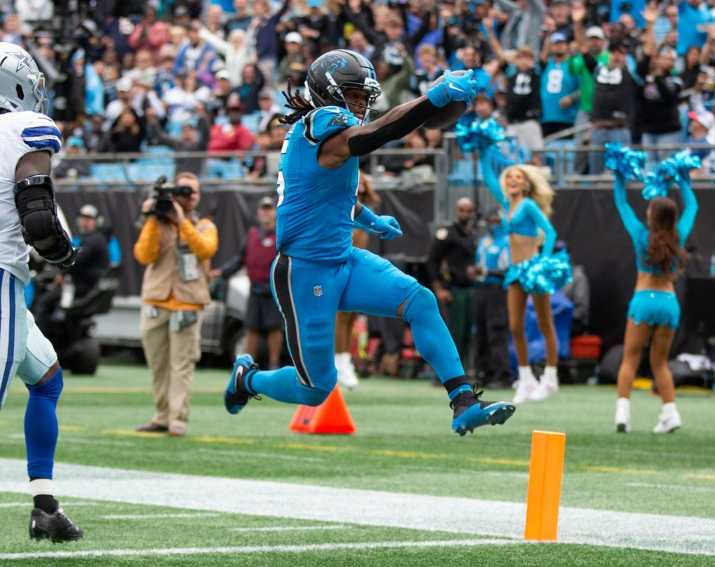 Auch in NFL Week 6 wieder über 200 Scrimmage-Yards von Rico Dowdle #5 (Carolina Panthers) im Revanche-Game gegen seinen alten Arbeitgeber.