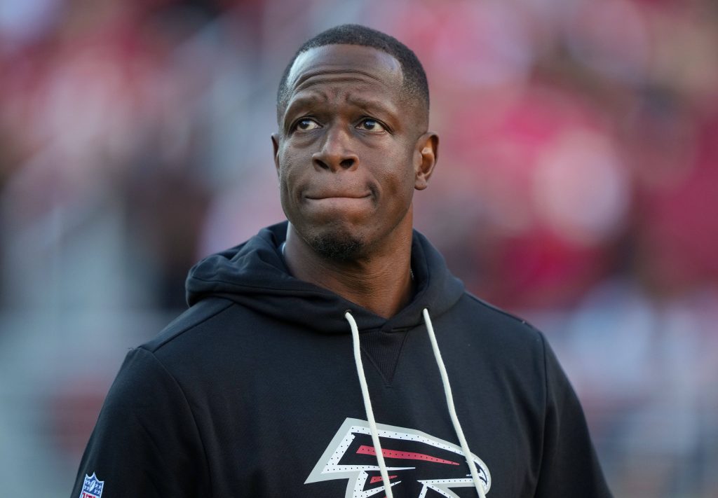 Raheem Morris (Atlanta Falcons) steht zur Saisonhalbzeit klar auf dem Hot Seat – der Druck in Atlanta wächst.
