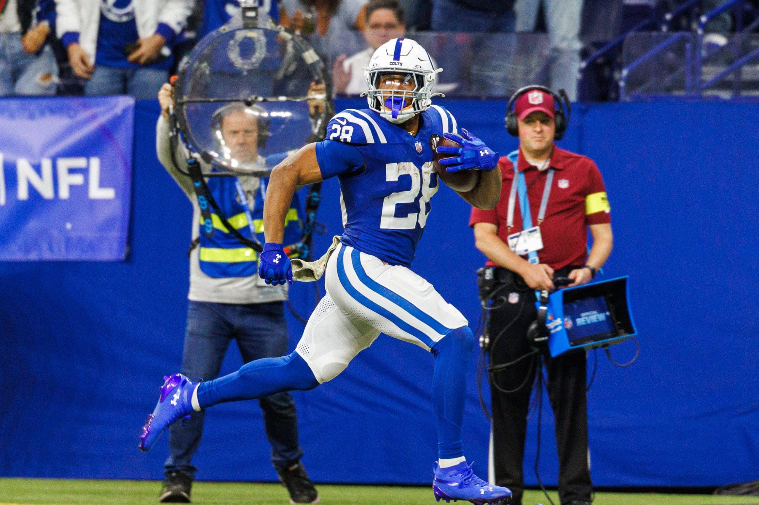 Jonathan Taylor (Indianapolis Colts) bereitet sich auf das Berlin Game in NFL Week 10 vor – der Star-Runningback will gegen die Falcons im Olympiastadion erneut Geschichte schreiben.