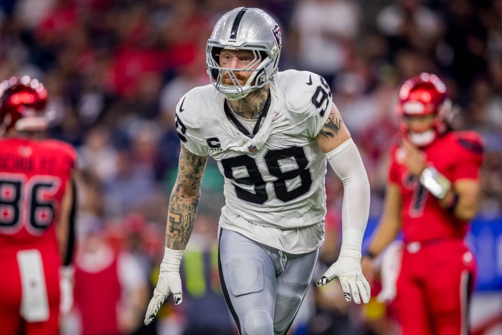 Raiders-Star Maxx Crosby während eines Spiels für Las Vegas – zuletzt sorgten Gerüchte über ein mögliches Interesse an den Patriots für Diskussionen rund um seine Zukunft.