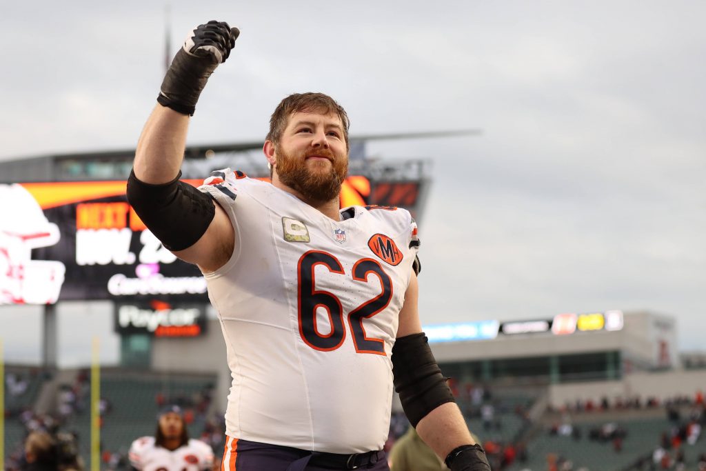 Offensive Guard Joe Thuney #62 (Chicago Bears)