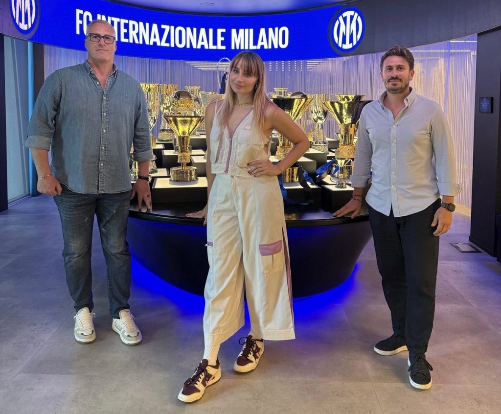 NFL Italien im Fokus: Nausicaa Dell'Orto mit ihren Partnern Matteo Pella (l.) und Marco Tieghi (r.)