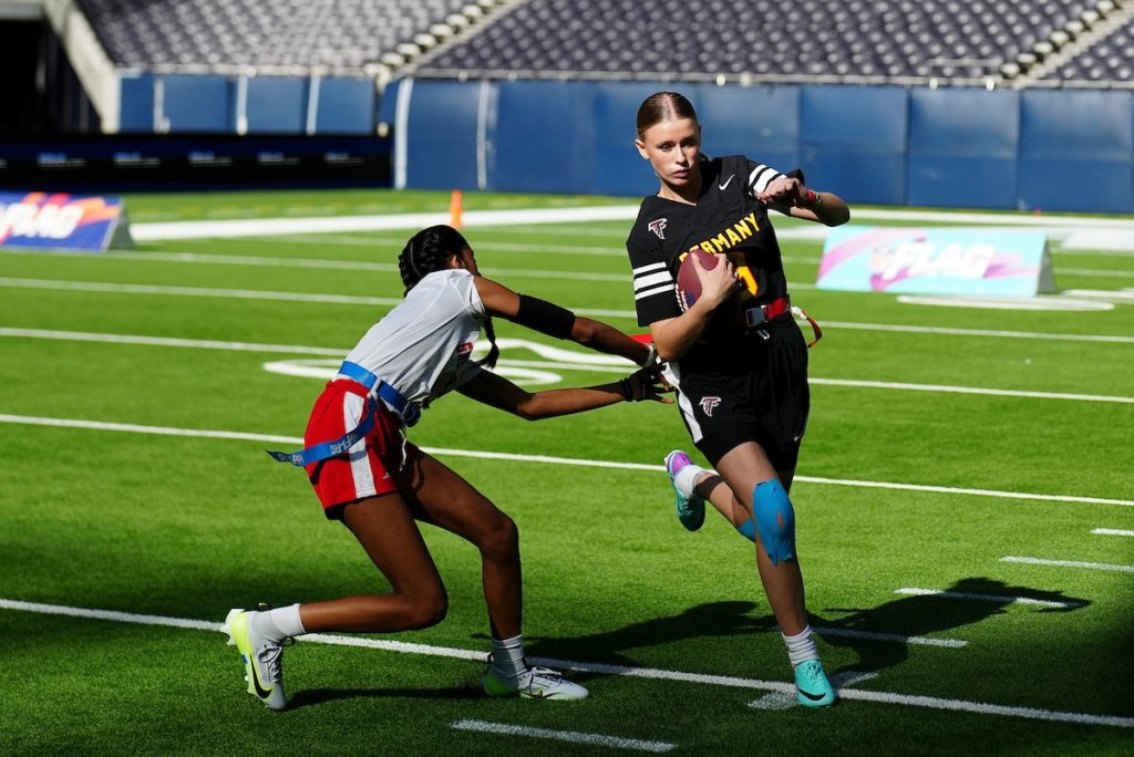 Die NFL fördert Frauen im Flag Football mit einem internationalen Stipendienprogramm und unterstützt Spielerinnen auf ihrem Weg an US-Colleges.