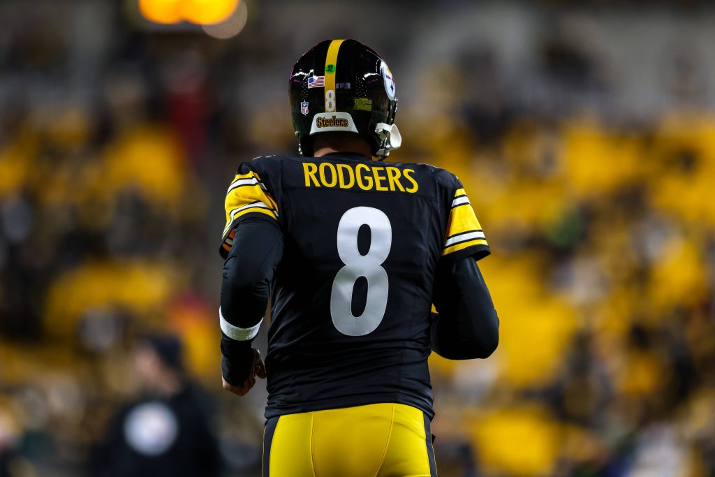 Aaron Rodgers erstmals bei den Steelers-OTAs 2026: Der Quarterback soll die neue Offense unter Mike McCarthy direkt prägen.