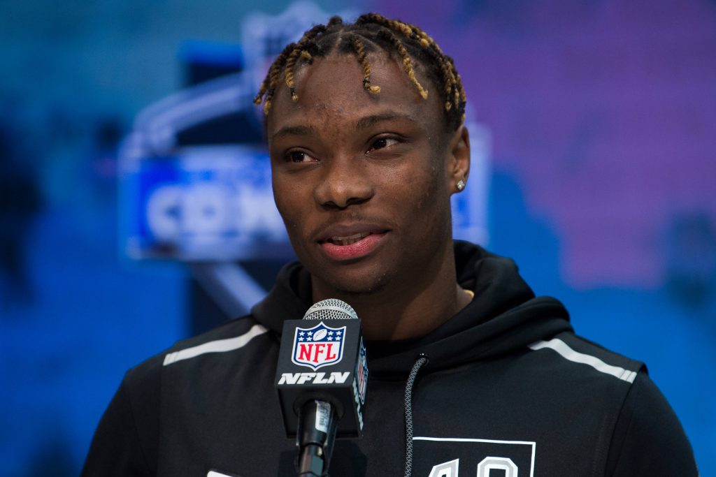 Henry Ruggs während des NFL Drafts 2020. Der ehemalige Erstrundenpick der Las Vegas Raiders wartet aktuell auf die Entscheidung über eine mögliche vorzeitige Haftentlassung.