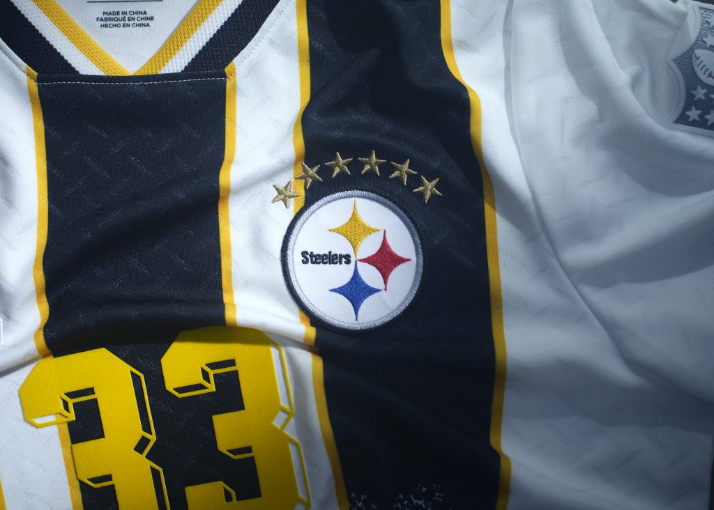 Das Steelers-Trikot aus der Football x Football Kollektion 2026 von NFL und Fanatics.