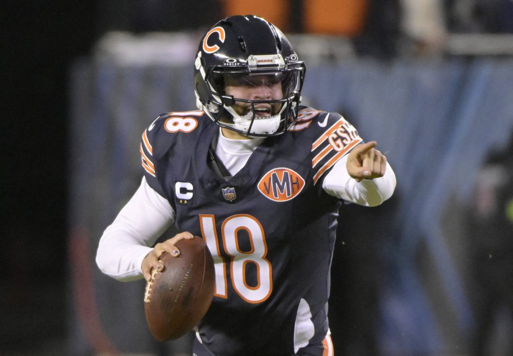 Caleb Williams überraschte Papst Leo XIV. mit einem signierten Trikot der Chicago Bears.
