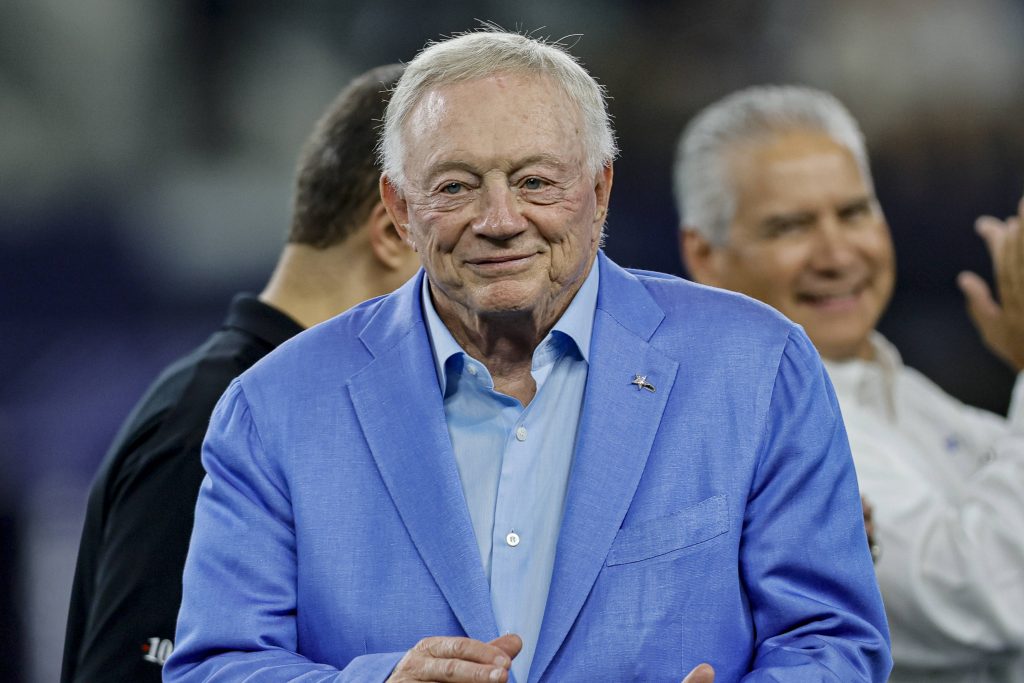 Für Jerry Jones wäre sogar ein hoher Draftpick entbehrlich, wenn Dallas dadurch einen spielentscheidenden Defensivstar verpflichten könnte.