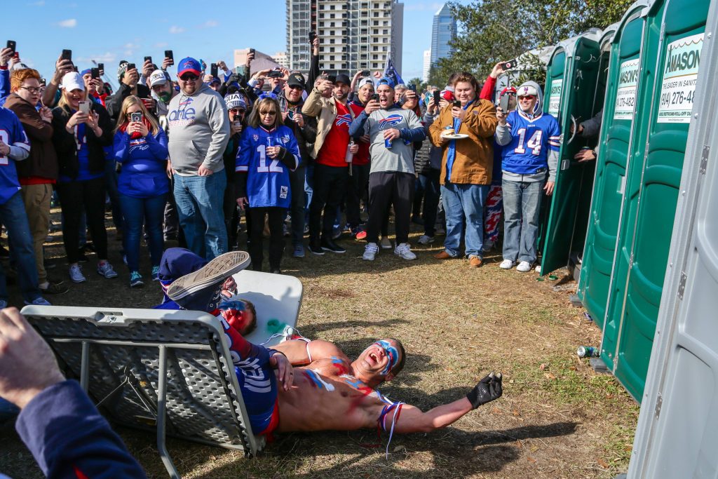 Die legendären "Tischsprünge" der Bills Fans wurden nun im neuen Stadion verewigt.