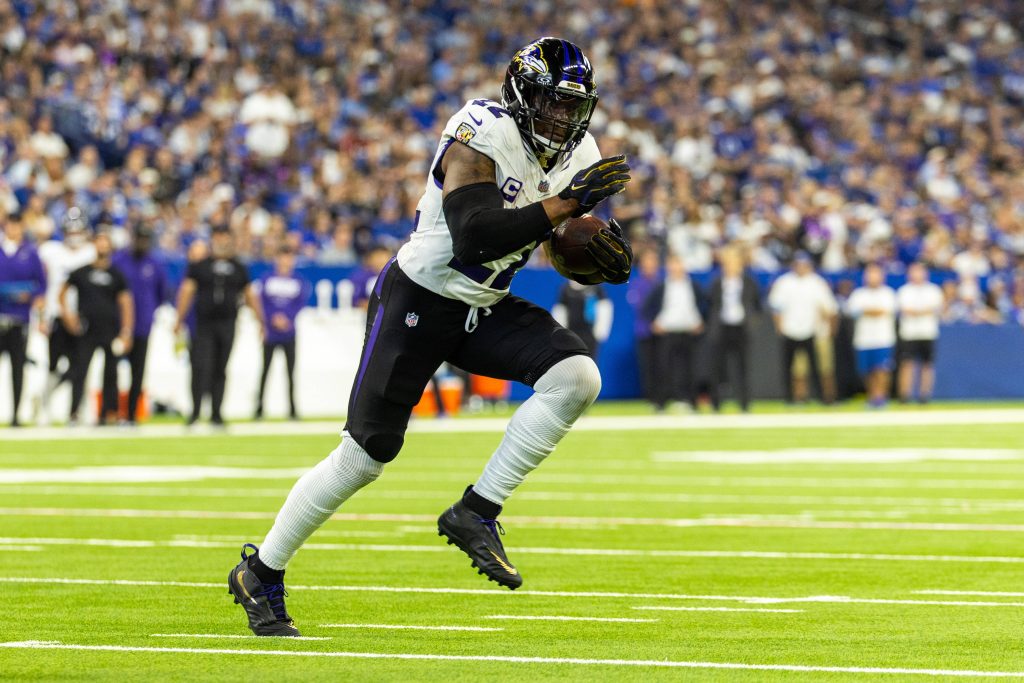 NFL Week 1: Derrick Henry pflügt sich durch die Verteidigung – ein Sinnbild für seine historische Rekordjagd.