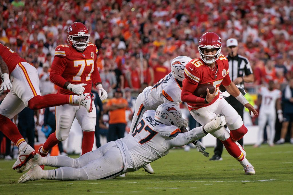 Patrick Mahomes scheute keinen Körpereinsatz gegen Denver – für Tom Brady der Beweis, dass der Chiefs-Leader zurück auf seinem alten Niveau ist.