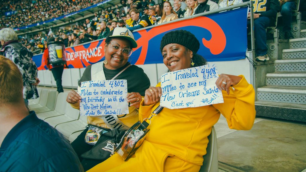 Weit gereist für NFL in Paris: Die Saints-Fans waren im Stade de France gut zu hören.