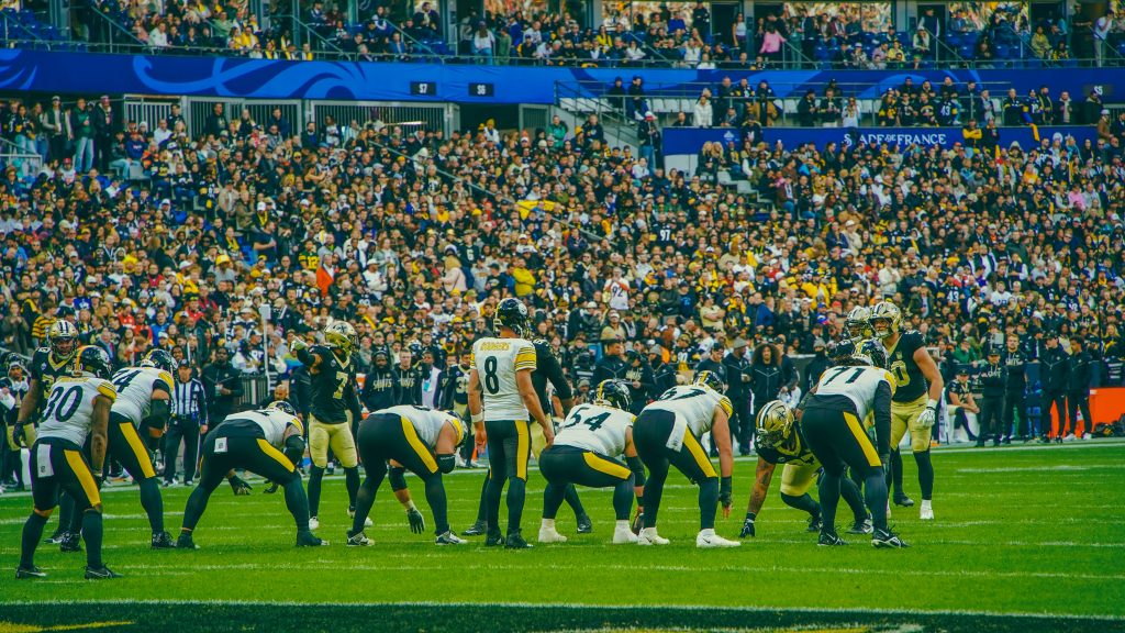 Kurz vor dem Snap: Aaron Rodgers und die Steelers-Offense an der Line of Scrimmage.