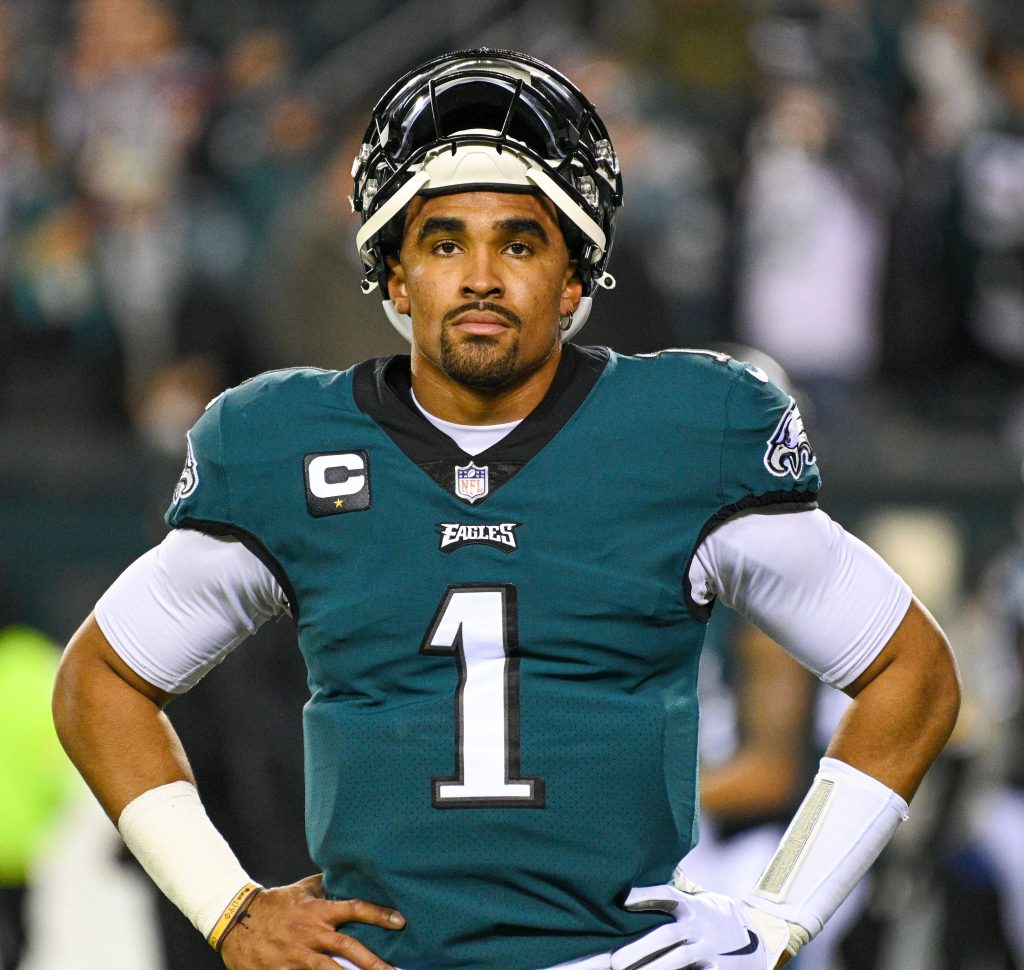 Jalen Hurts im Eagles-Trikot: Der Quarterback fällt wegen Thrombose und Lungenembolie für den Rest der Saison aus |
