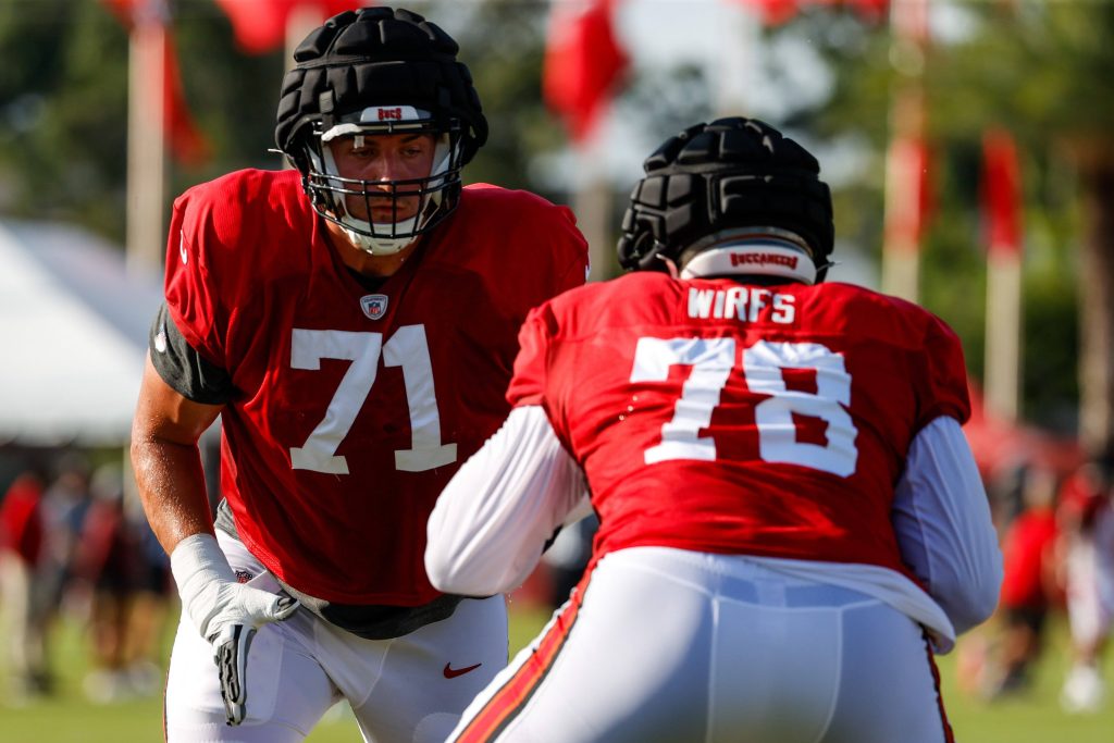 Lorenz Metz im Training mit Tristan Wirfs: Vor den Patriots war der Bayer bei den Tampa Bay Buccaneers.