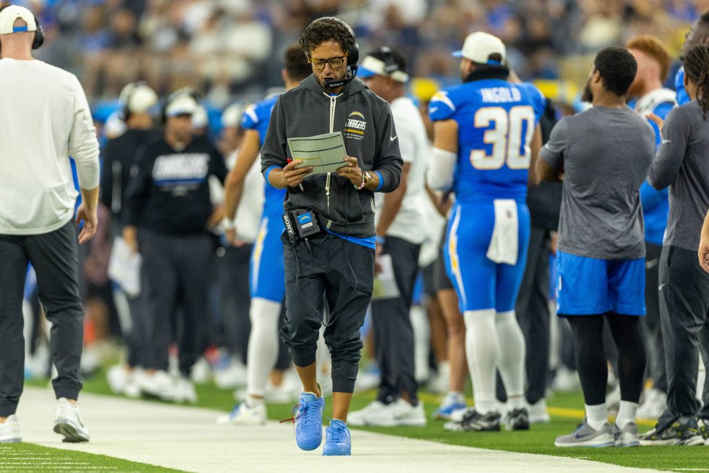Mike McDaniel: (noch) nicht die Verstärkung, die das Team bräuchte. Der Offensive Coordinator ist bereits Herberts fünfter Play-Caller in sieben Jahren. | Quelle: