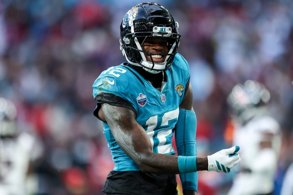 Travis Hunter zeigt als Two-Way Player der Jaguars, warum ihm ein historischer Moment gelang: Interception und Touchdown in einem Spiel.